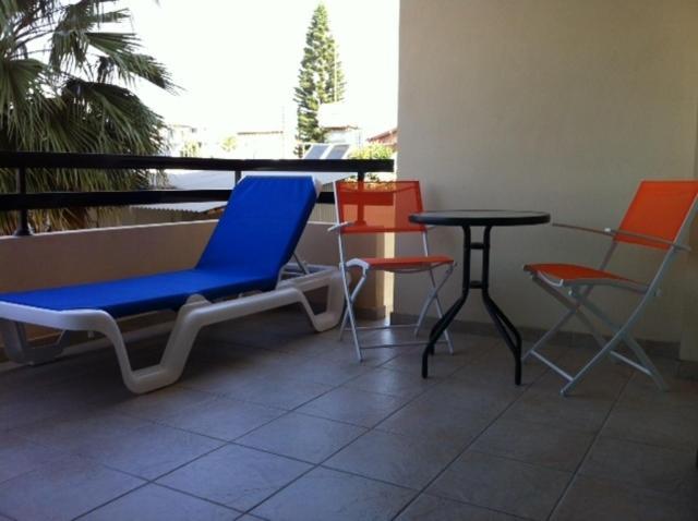 St. Lazaros Seaside Apartment Larnaca Exterior photo