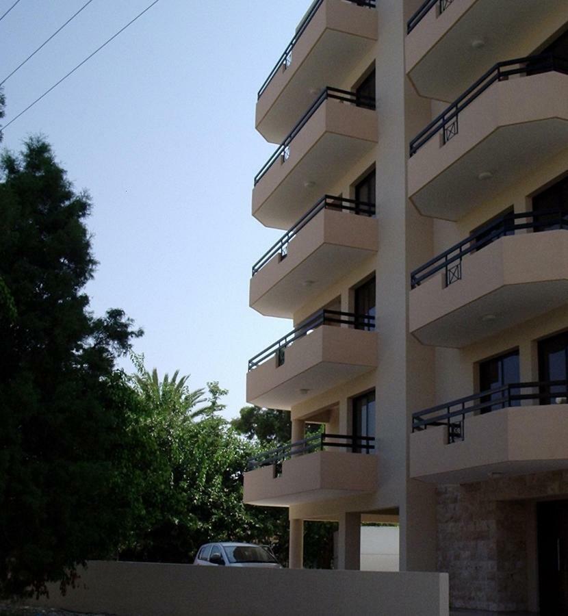 St. Lazaros Seaside Apartment Larnaca Exterior photo